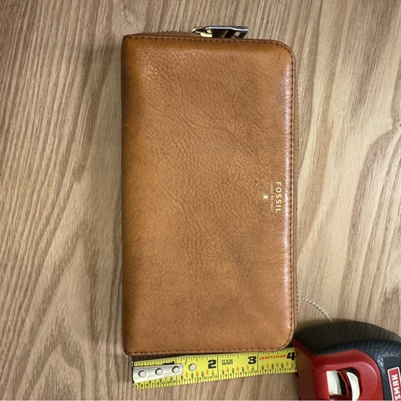 Fossil Tan Leather Zip Wallet - Picture 3 of 9